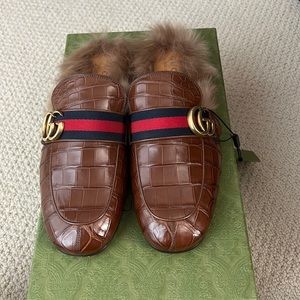 NWT- Gucci crocodile Princetown shearling mules 😍